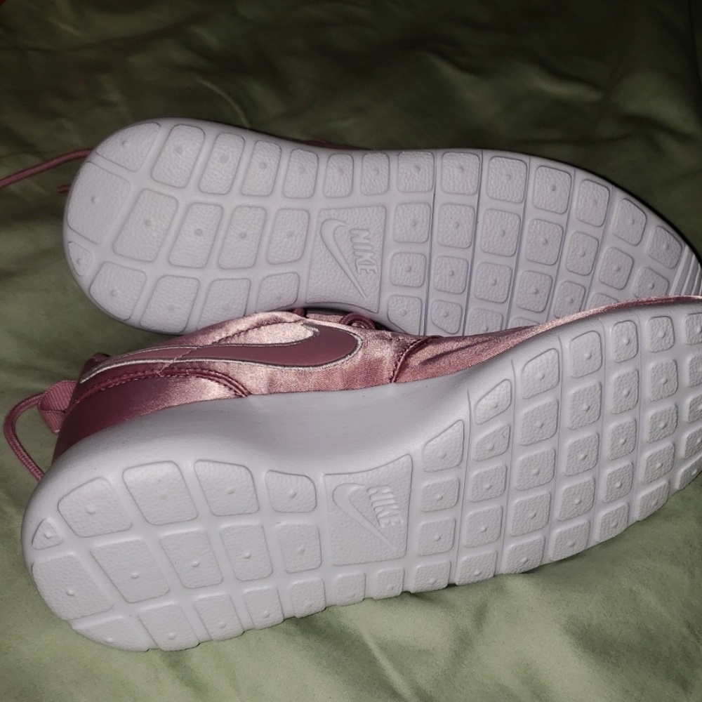 Shoes - Picture 4 of 6